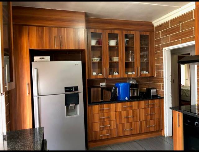 5 BEDROOM HOUSE FOR SALE IN RHODESFIELD